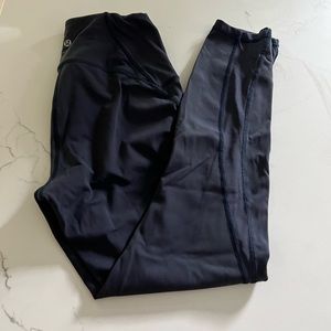 Lululemon Cropped Wunder Train Legging - Size 8 Navy